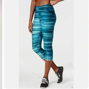 Nike dri fit legend 2.0 swift tight Capri